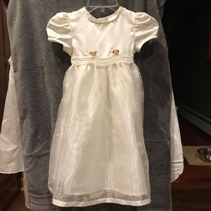 Girls Beautiful Ivory Dress. Excellent Condition!